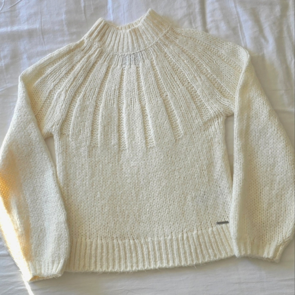 Womens Abercrombie & Fitsch White Fuzzy Sweater, Size S, Knit, Soft, Mock Neck